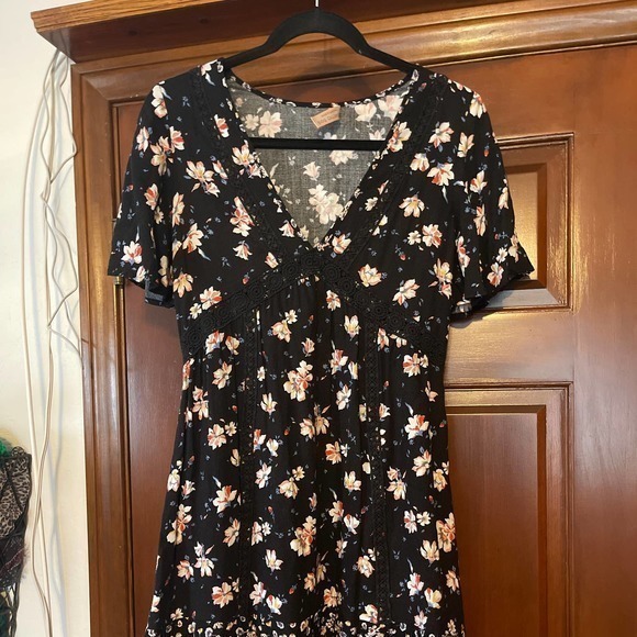 Band of Gypsies Dresses & Skirts - Band of gypsies little floral dress